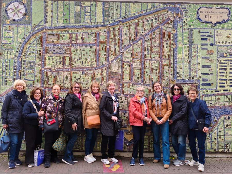 Ladies posing in front of map of Delft during a private walking tour. Ladies posing in front of map of Delft during a private walking tour.