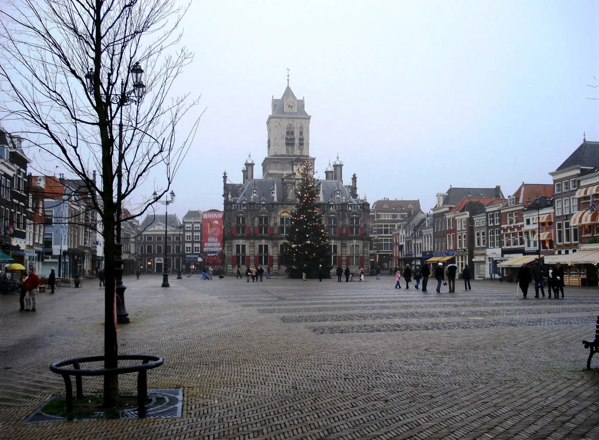 The Christmas tree on the Markt in Delft, with the Stadhuis behind it