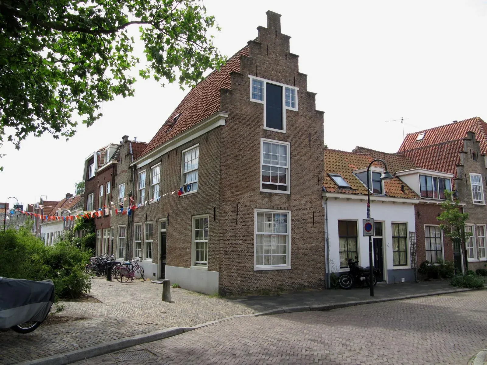 A historic corner house on the Paardenmarkt in Delft