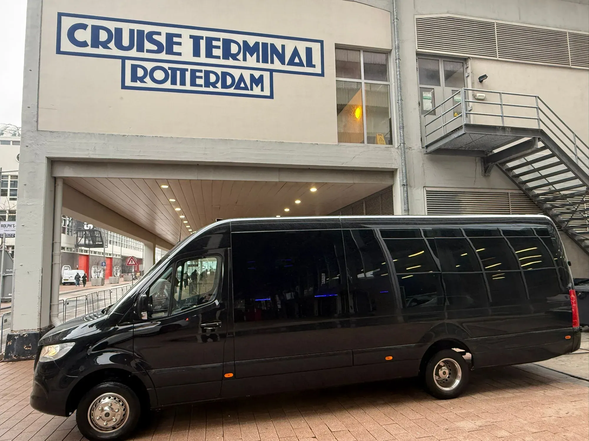 Minibus waiting at Cruise Terminal Rotterdam for a Holland City Tours shore excursion