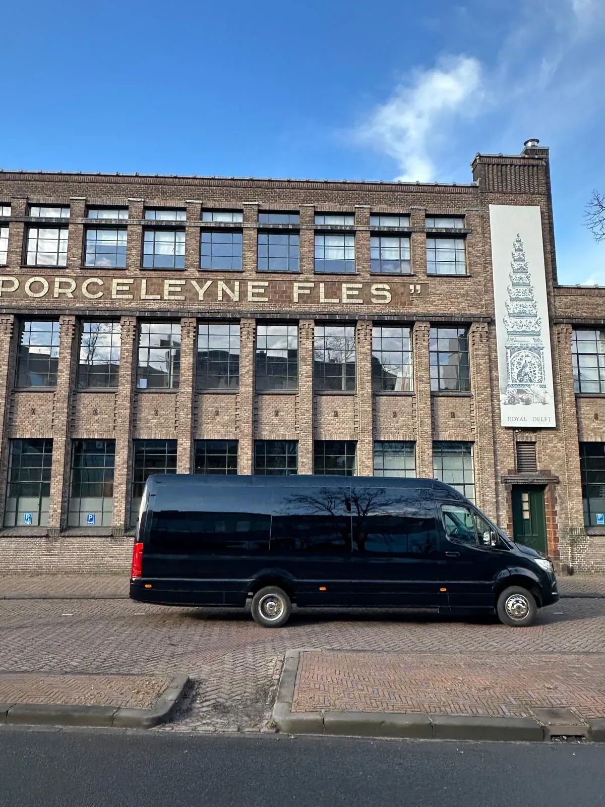 The excursion minibus at the Royal Delft factory on the Rotterdamseweg