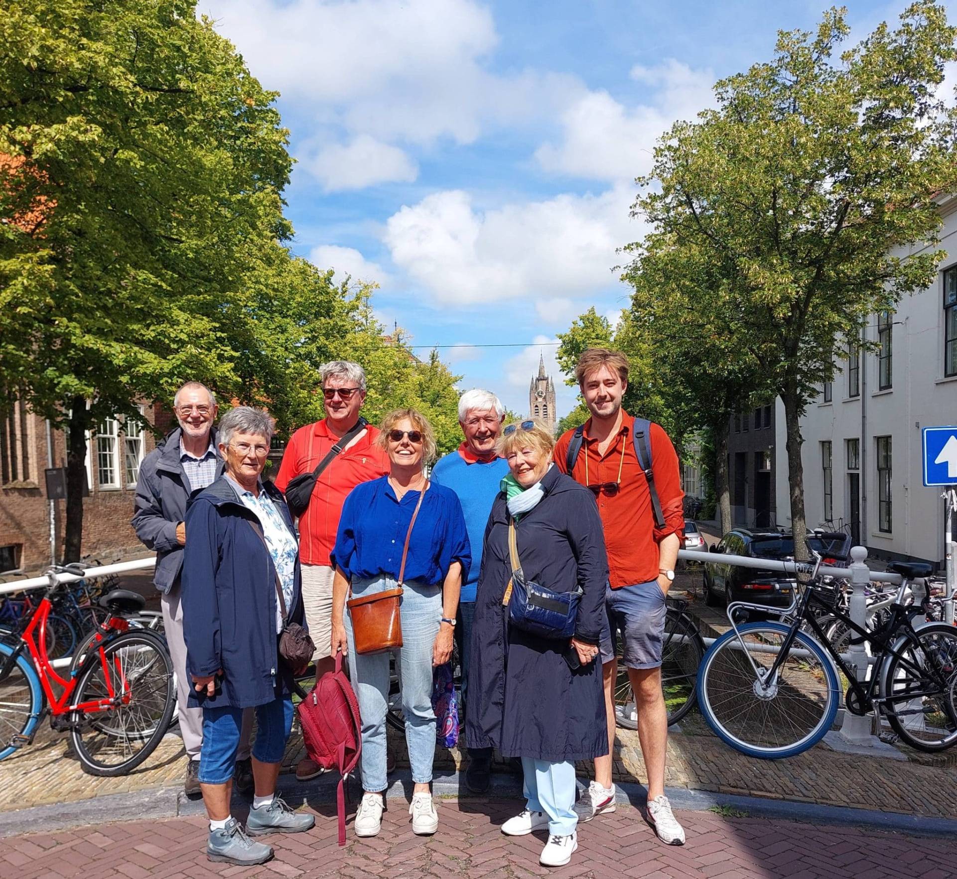 Guide and group in Delft during private walking tour